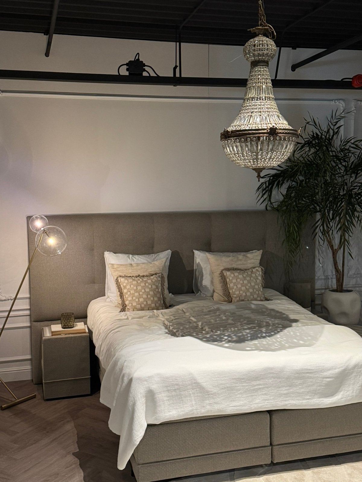 Elektrisch bed + matras + nachtkastjes, Ophalen