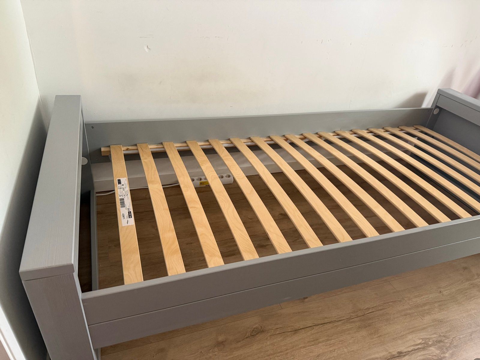 Houten bed Woood Dennis grijs - Eenpersoonsbed, 90 cm, Eenpersoons, Ophalen of Verzenden, Zo goed als nieuw