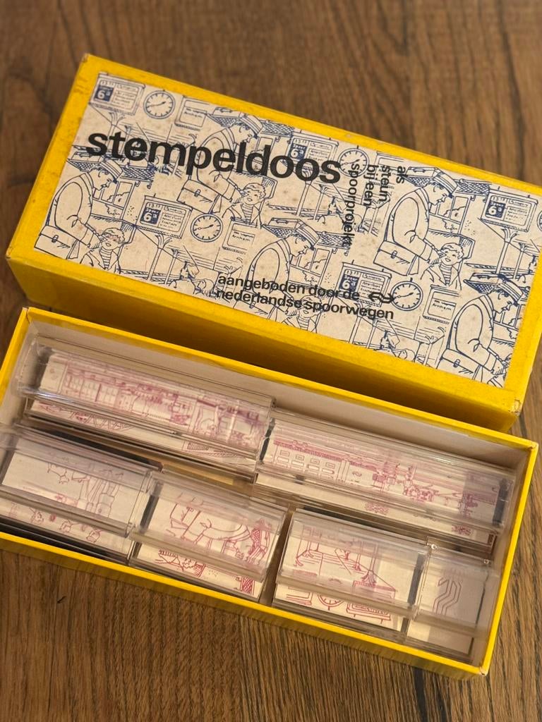 NS schoolstempels stempeldoos, Hobby en Vrije tijd, Stempelen, Ophalen of Verzenden, Zo goed als nieuw, Clearstamp