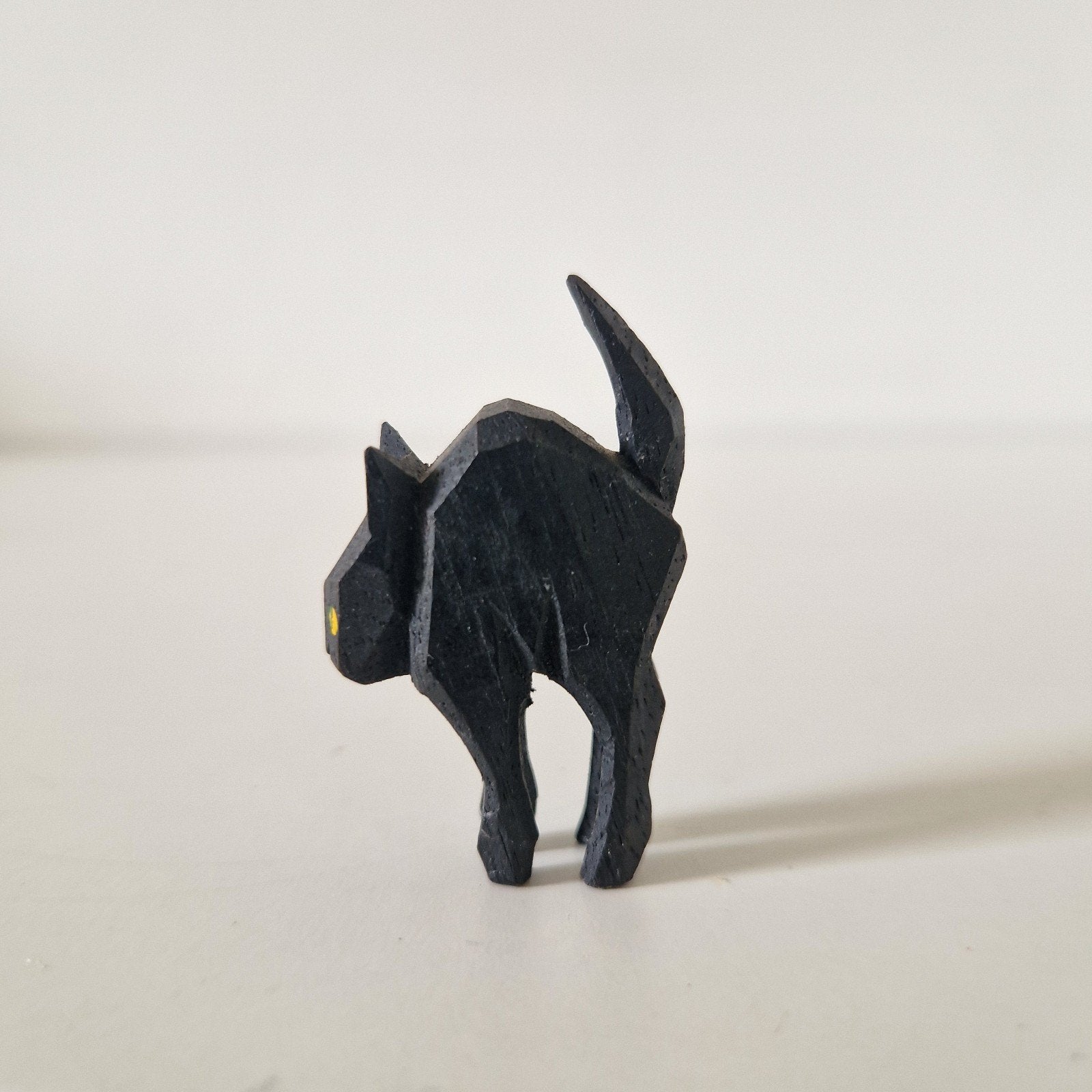 Lotte Sievers Hahn Zwarte kat houtsnijwerk beeldje, Antiek en Kunst, Kunst | Beelden en Houtsnijwerken, Houtsnijwerk, Minder dan 20 cm