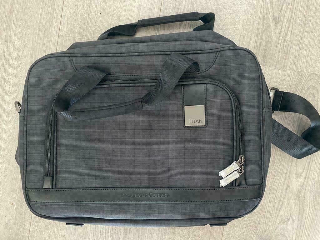 titan laptoptas aktetas nieuw ongebruikt, Computers en Software, Ophalen of Verzenden, Nieuw, Aktetas