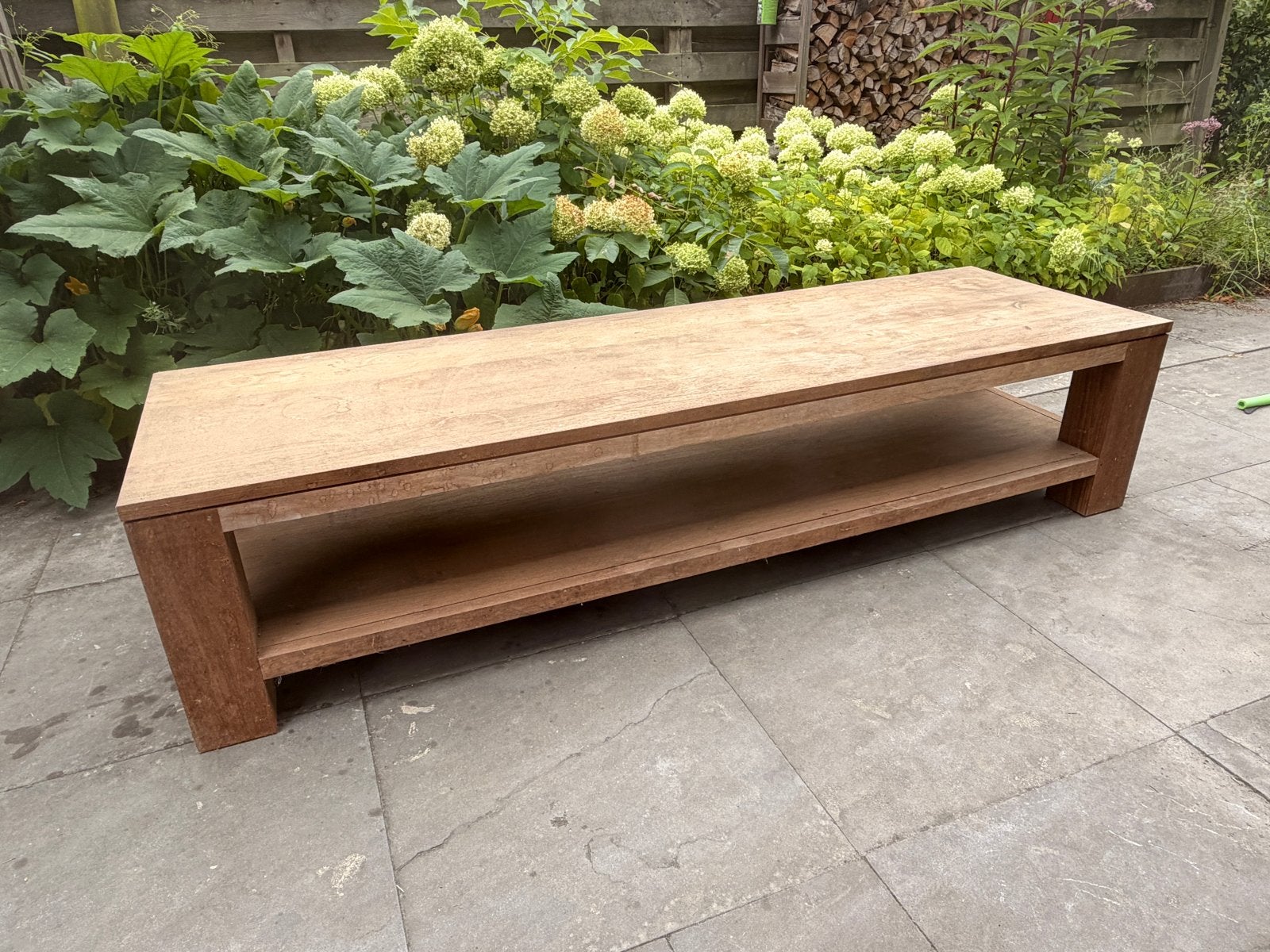 Robuuste houten salontafel / tv-meubel, Ophalen, Gebruikt, Teakhout, 200 cm of meer
