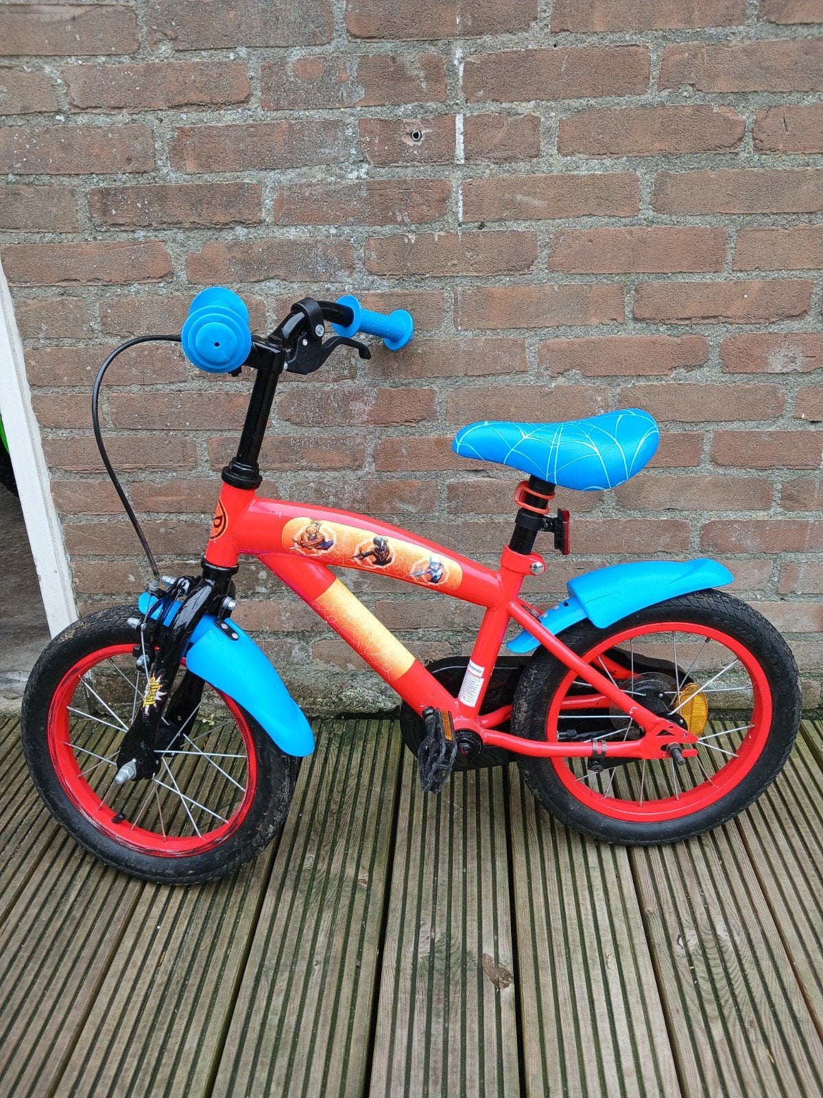 Spiderman kinderfiets met zijwieltjes - 12 inch, Fietsen en Brommers, Ophalen, Terugtraprem, Zijwieltjes, Gebruikt