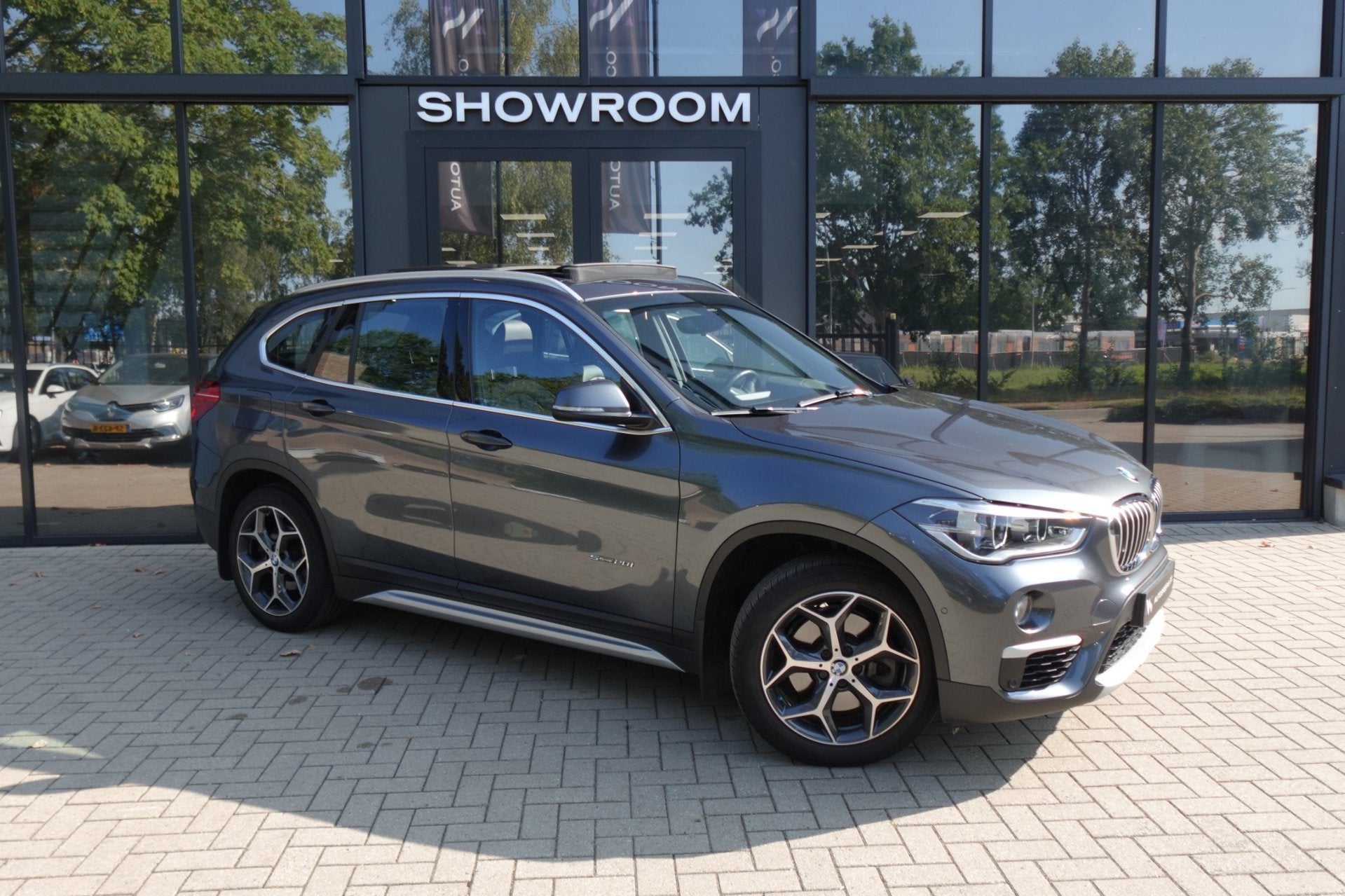 BMW X1 BMW X1 sDrive20i High Executive PANO NAVI LEDER VOL, Auto's, BMW, 1998 cc, Adaptive Cruise Control, Bedrijf, 1455 kg