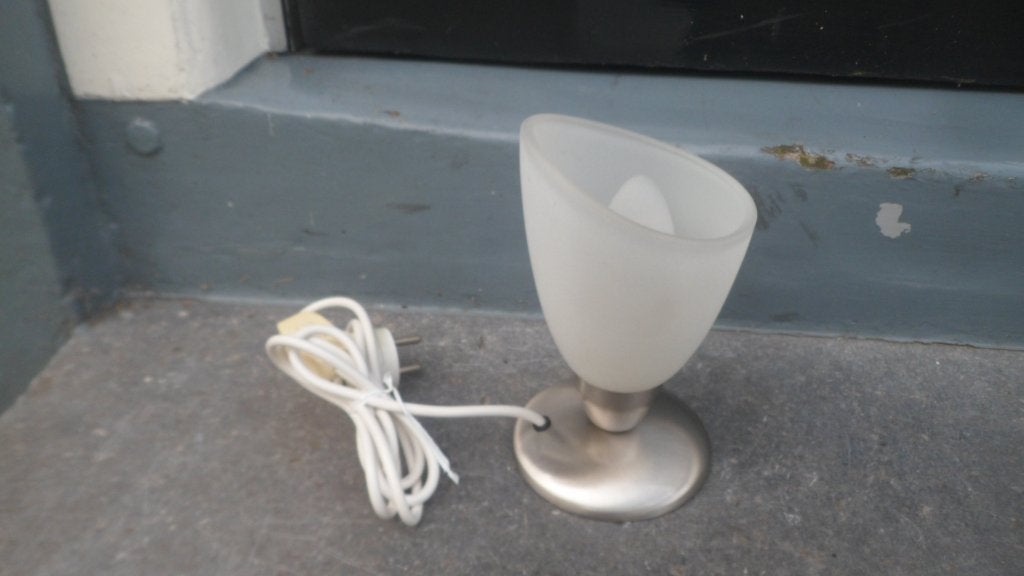 Tafellampje metaal melkglas 18 cm  hoog lamp schemerlampje R, Gebruikt, E14 (klein), Wit, Ophalen of Verzenden