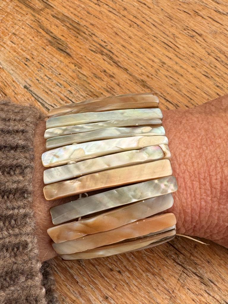 Prachtige armband van parelmoer repen, Sieraden, Tassen en Uiterlijk, Verzenden, Zo goed als nieuw, Overige kleuren, Overige materialen