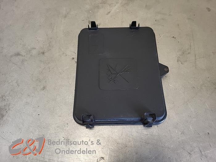 Zekeringkast van een Renault Trafic, Gebruikt, -, Renault, -