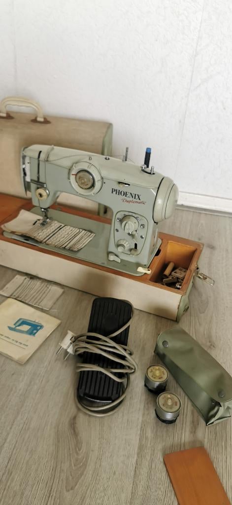 Naaimachine PHOENIX Duplomatic 388 Echt Leer naaien goed ., Hobby en Vrije tijd, Naaimachines en Toebehoren, Ophalen of Verzenden