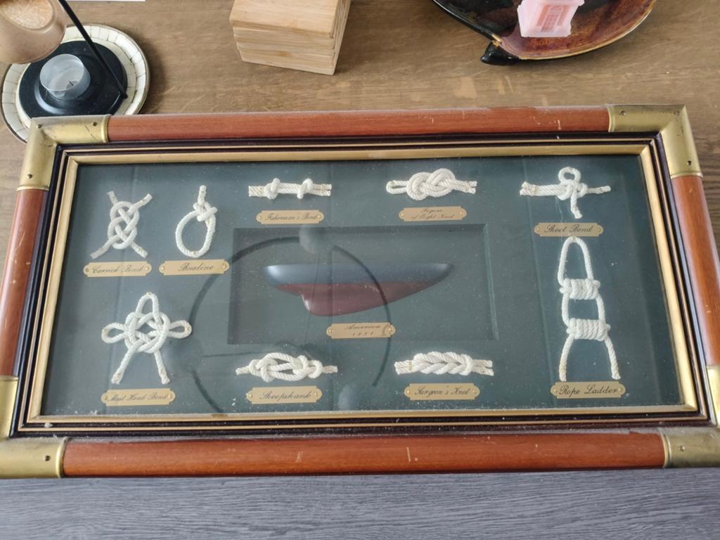 Decoratieve knopenlijst met scheepsmodel, Verzamelen, Overige Verzamelen, Ophalen of Verzenden, Gebruikt