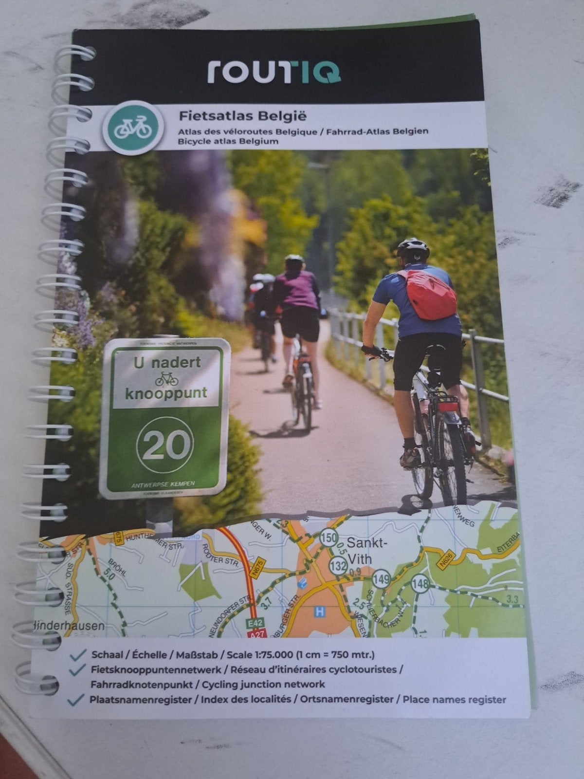 Routiq Fietsatlas België - Fietsknooppuntennetwerk, Fiets- of Wandelgids, Ophalen of Verzenden, Zo goed als nieuw, Benelux