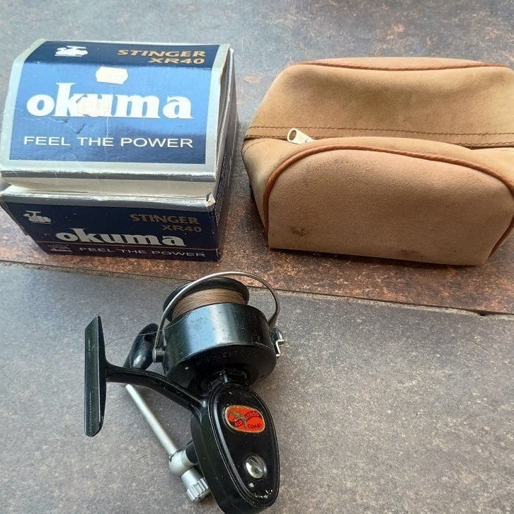 Okuma Stinger XR40 Molen met doos en hoes, Ophalen of Verzenden, Gebruikt, Molen