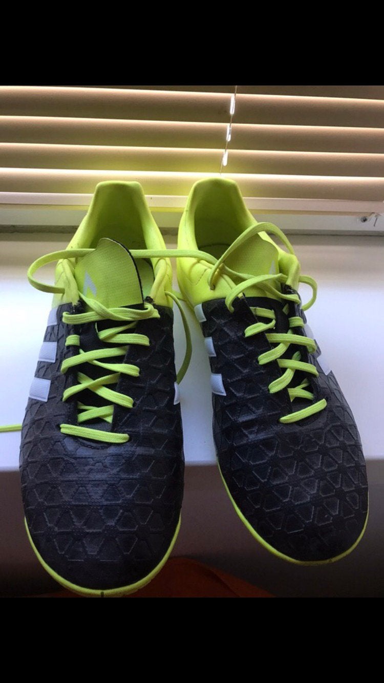 Adidas schoenen te koop, Maat XS of kleiner, Ophalen, Zo goed als nieuw, Schoenen