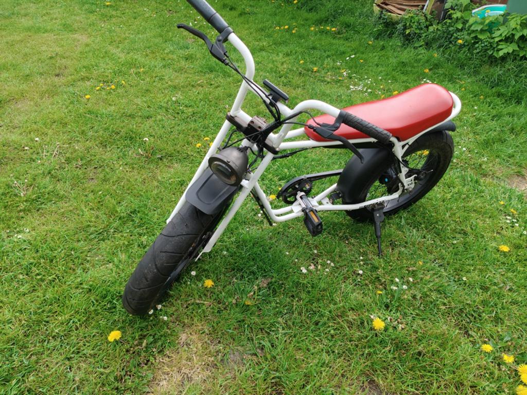 Fatbike- Wit met Rood Zadel, Fietsen en Brommers, Elektrische fietsen, 51 tot 55 cm, Ophalen, Gebruikt, 30 tot 50 km per accu