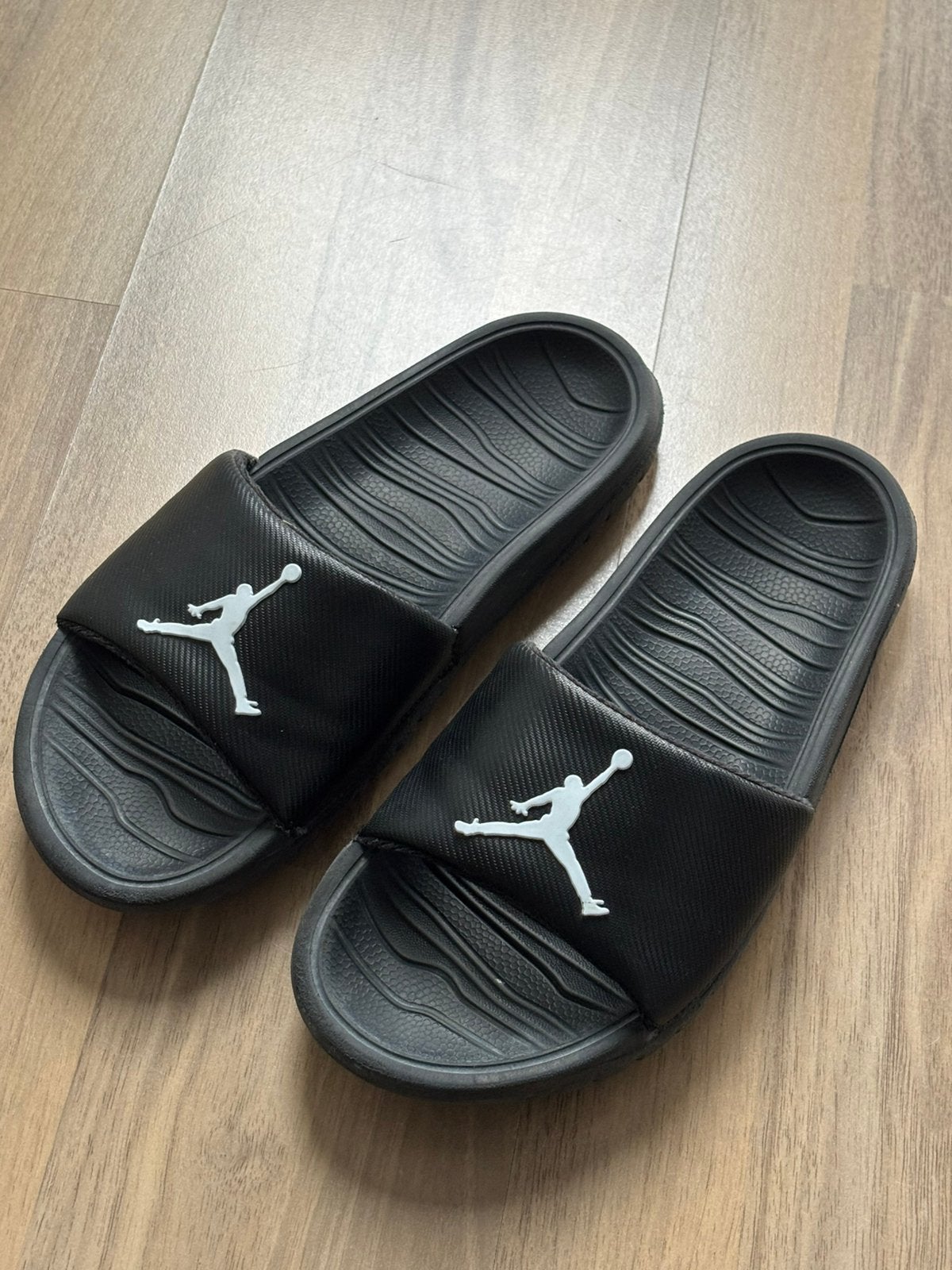Nike Air Jordan slippers maat 38,5, Kinderen en Baby's, Kinderkleding | Schoenen en Sokken, Jongen of Meisje, Overige typen, Ophalen of Verzenden