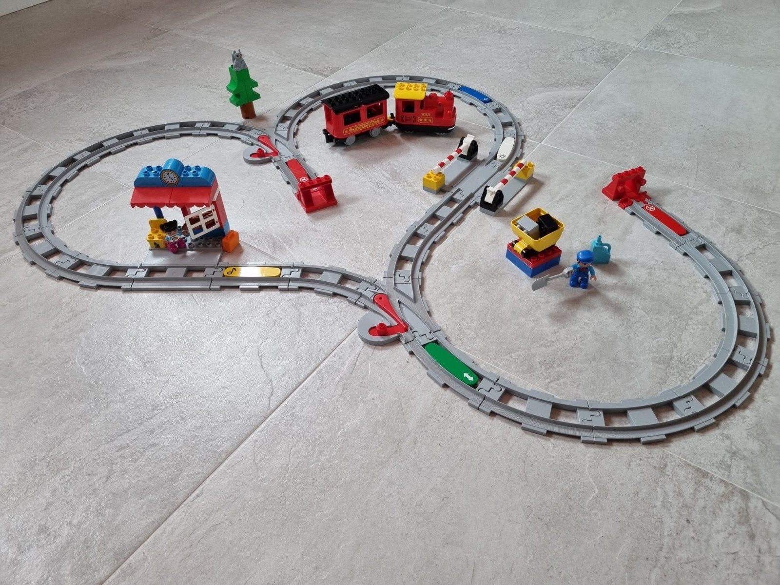 Duplo trein met extra rails en accessoires, Gebruikt, Ophalen of Verzenden, Inclusief minifiguren, Duplo