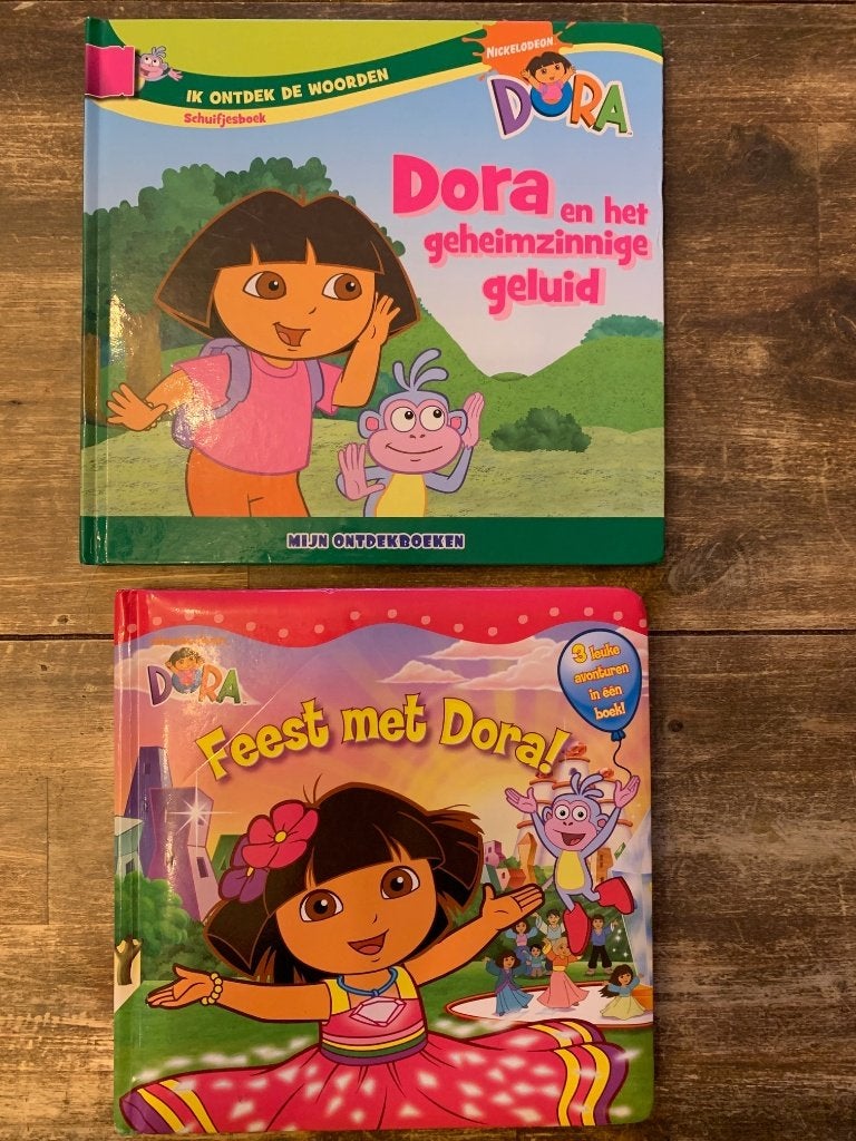 2 Dora the explorer boeken, Ophalen of Verzenden, Gelezen, 3 tot 4 jaar