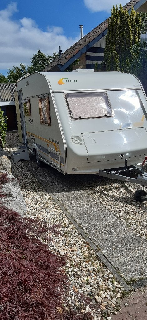 Delta Euroliner 4400 LB - Compacte en complete caravan, Vast bed, Luifel, Treinzit, 750 - 1000 kg