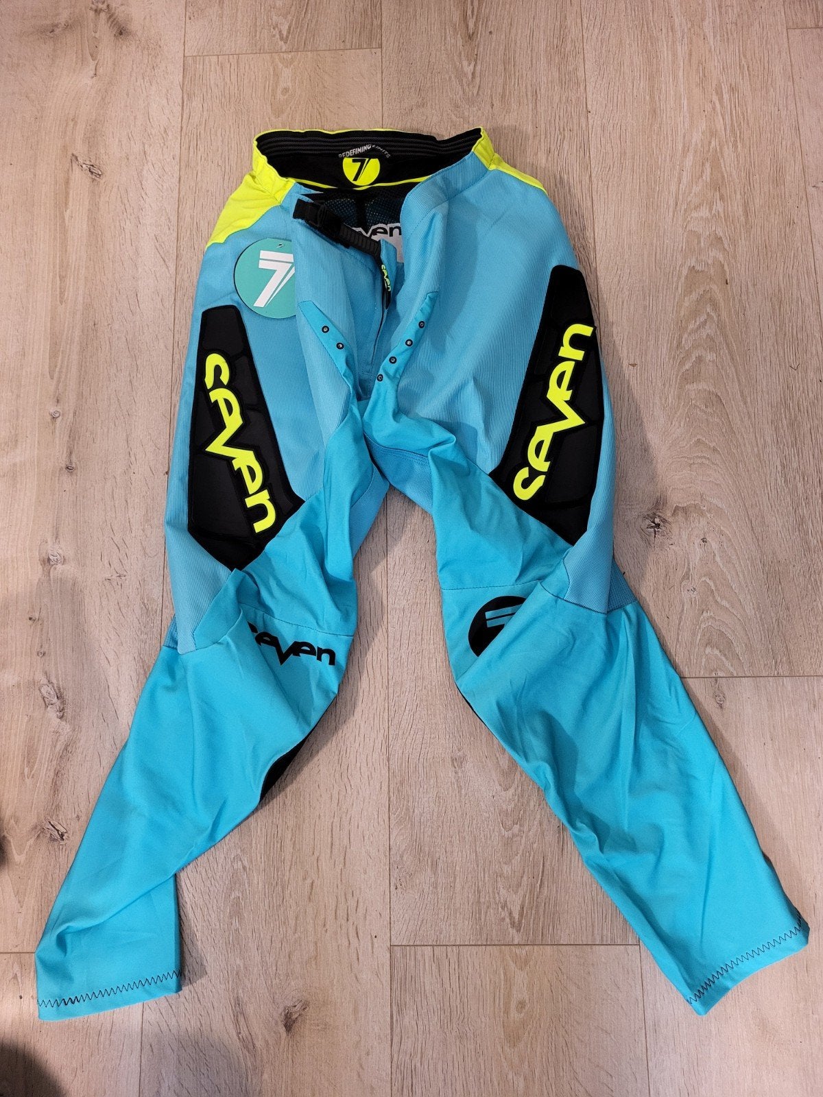 Nieuwe seven zero motorcross broek maat 34
Maat 34
Nooit aan, Motoren, Nieuw met kaartje, Heren, Ophalen of Verzenden, Broek | textiel