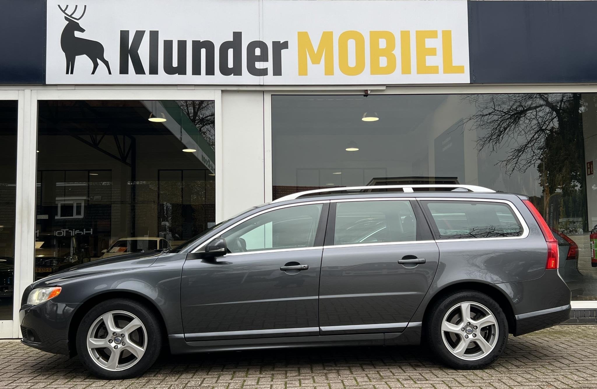 Volvo V70 2.0 T5 Summum Aut. |Leder|Memory|Trekhaak|, Euro 5, 4 cilinders, Bi-Xenon koplampen, 12 km/l