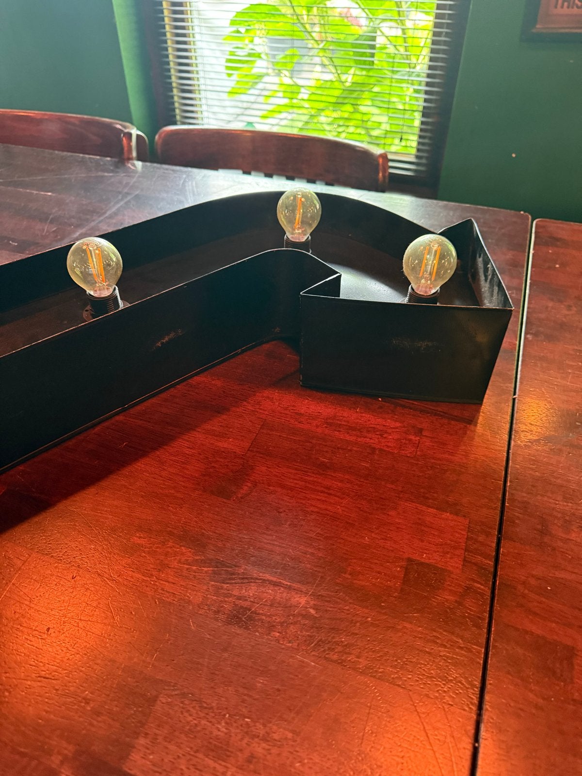 Vintage metal pijl met gloeilampen - Industriële stijl, Ophalen of Verzenden, Gebruikt