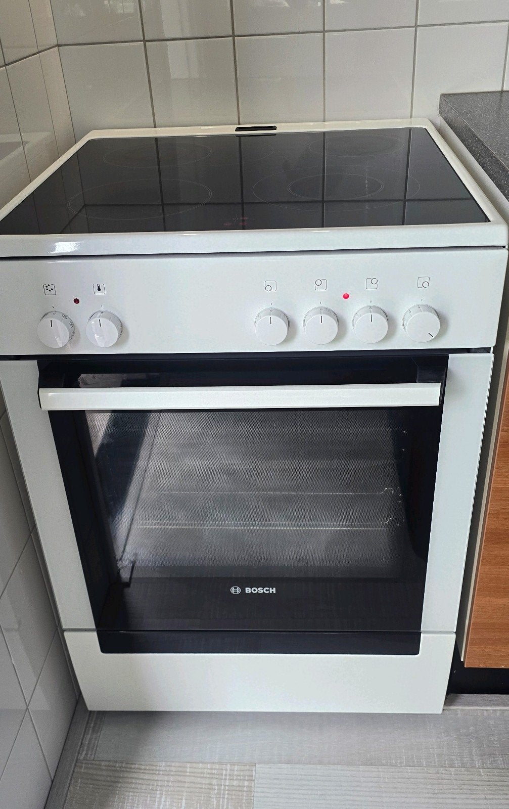 Bosch Vrijstaand Elektrisch Fornuis HKA004020U, Witgoed en Apparatuur, Ophalen, 4 kookzones, Zo goed als nieuw, Energieklasse A of zuiniger