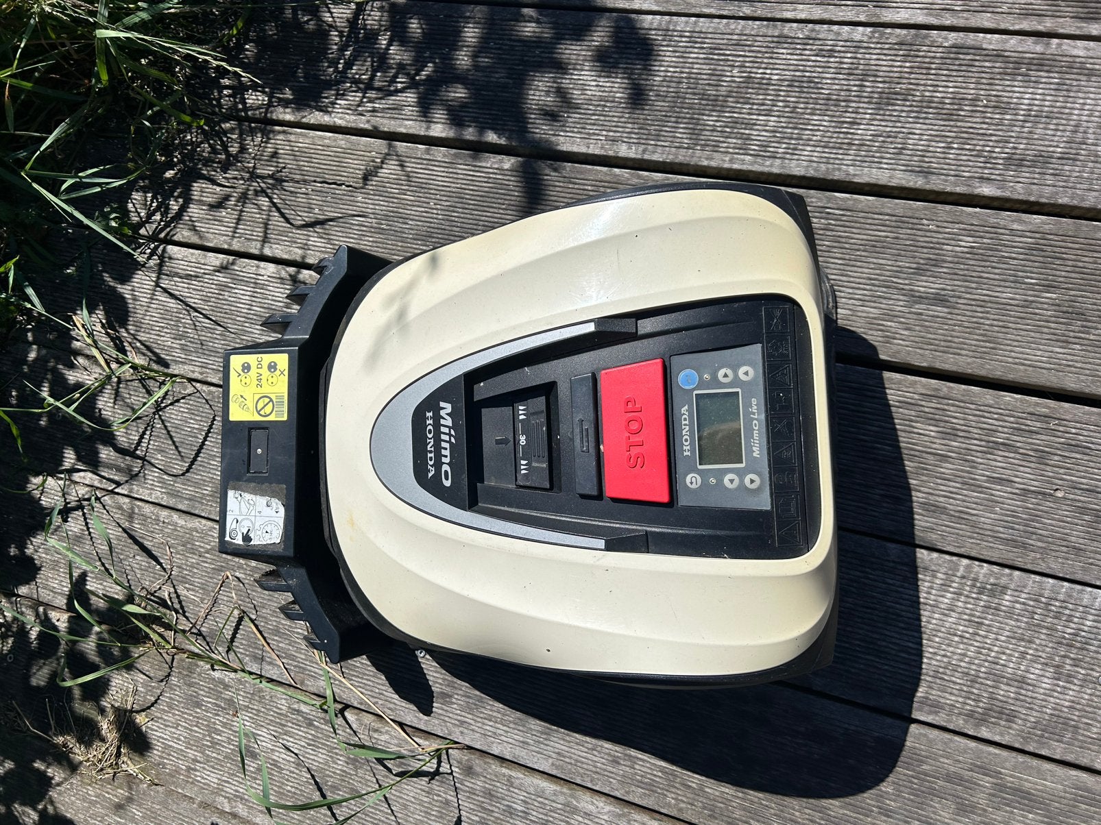 Grasmaaier robots (2 stuks), Ophalen, Gebruikt, 20 tot 25 cm, Bestuurbaar via app