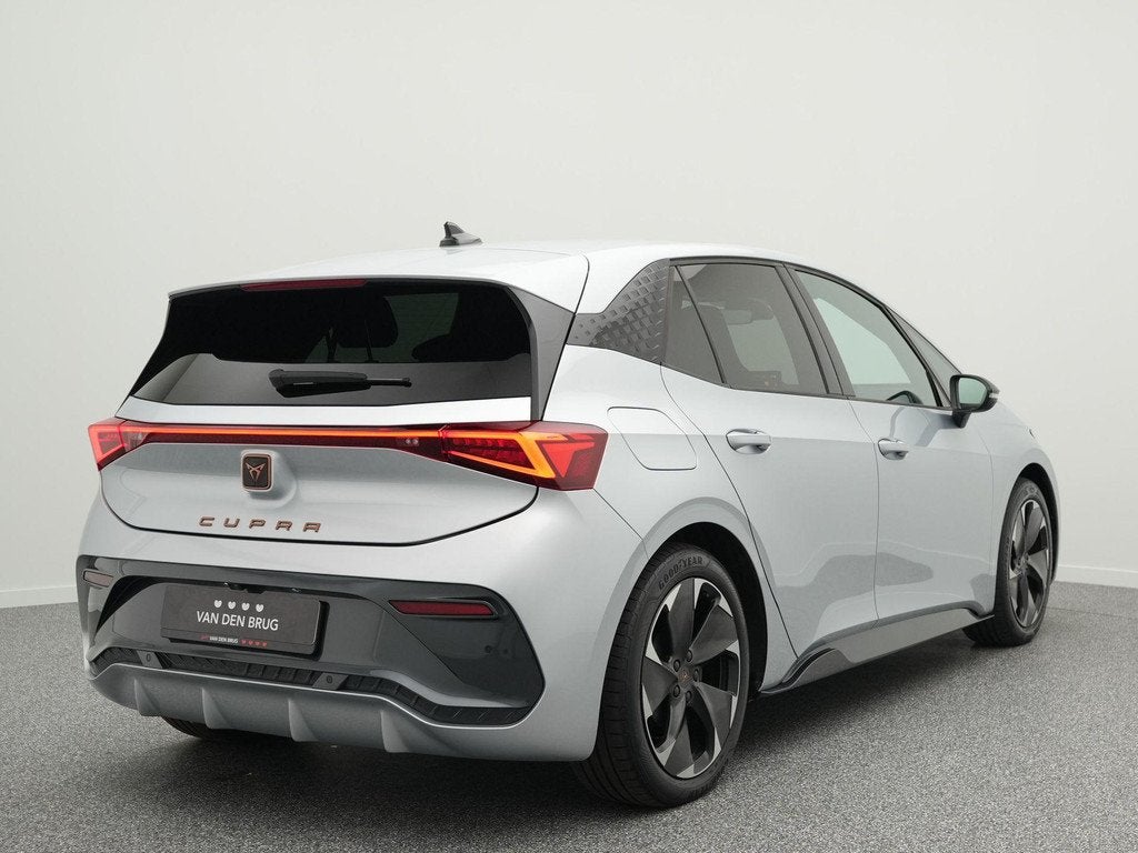 Cupra Born Business 82 kWh 231pk | Adaptieve cruise control, Auto's, Cupra, Automaat, Gebruikt, Zwart, 82 kWh