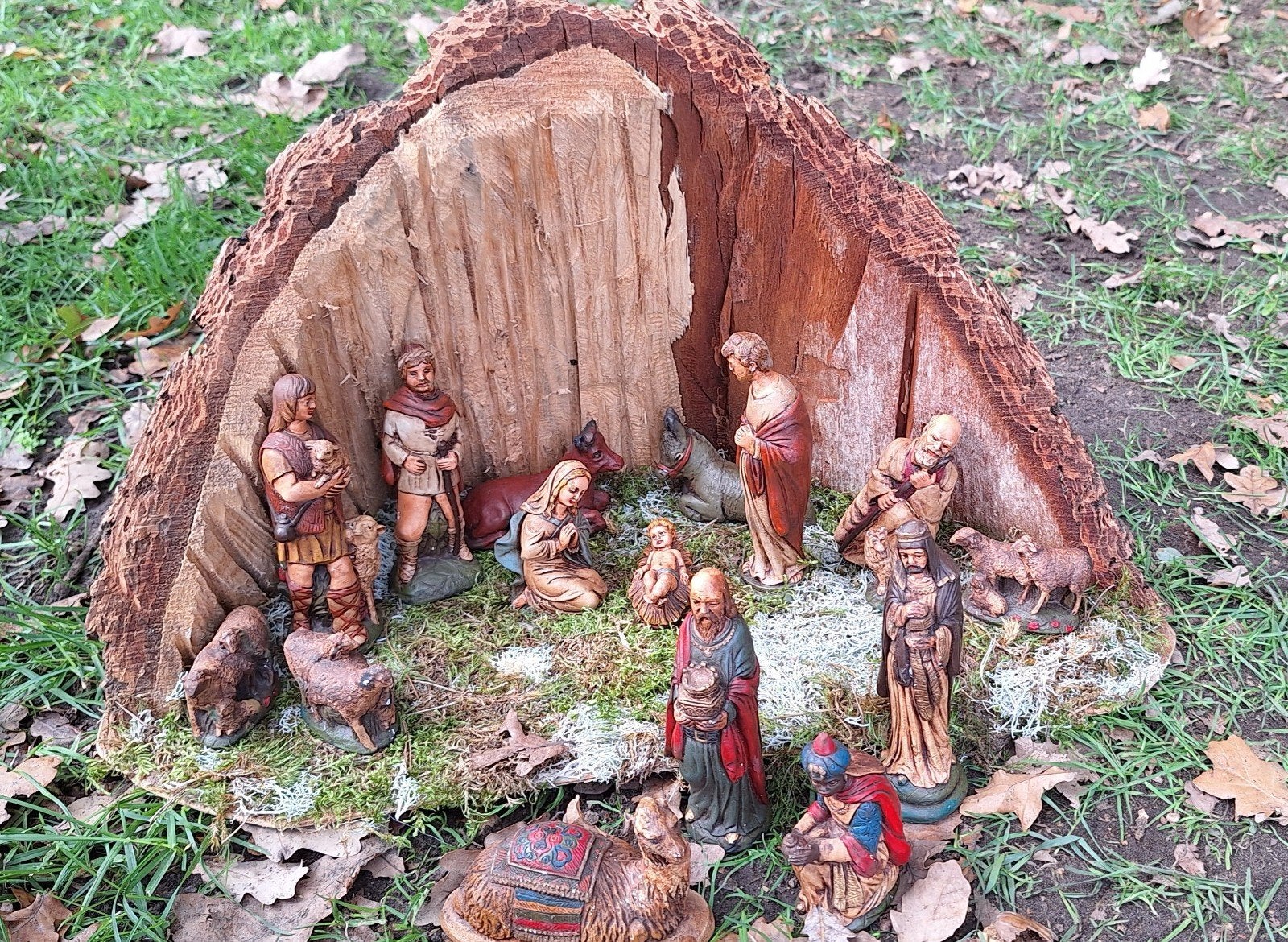 kerst stal van Douglas gemaakt met gipsen beelden groep, Diversen, Ophalen of Verzenden