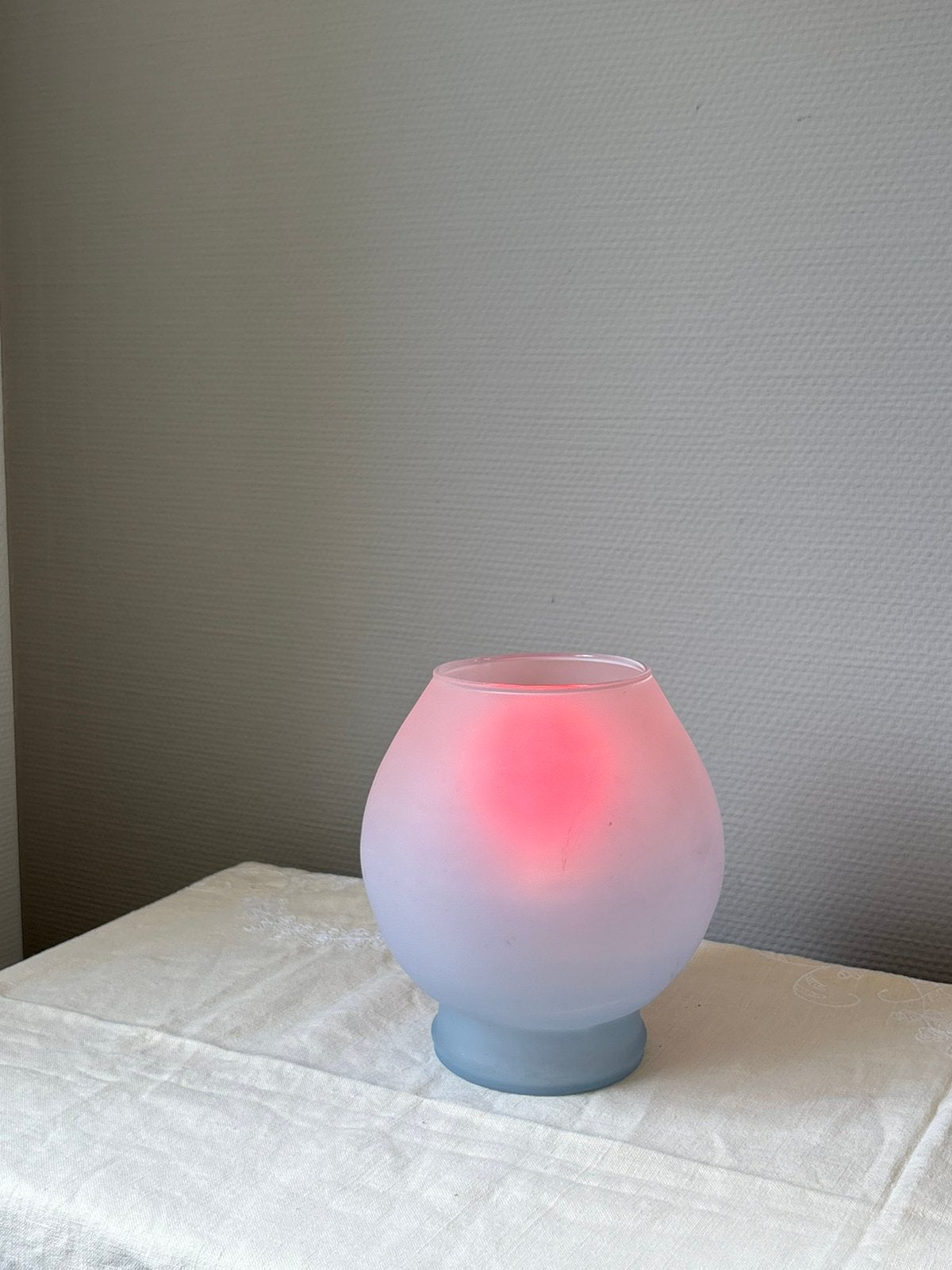 Vintage lichtblauw ‘mushroom’ lampje| Mondgeblazen, Vintage, 19 cm, Met schakelaar, Blauw