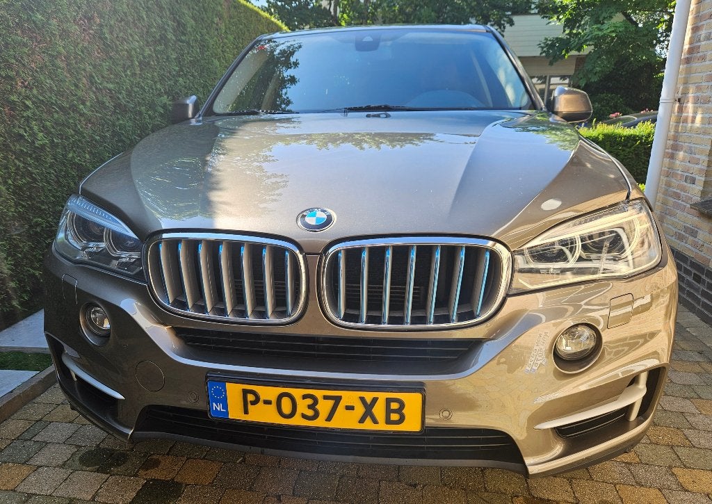 BMW X5 40I HYBRIDE AUTOMAAT, ELEC.TERKHAAK. 2018, Auto's, Automaat, X5, 4 cilinders, Bruin