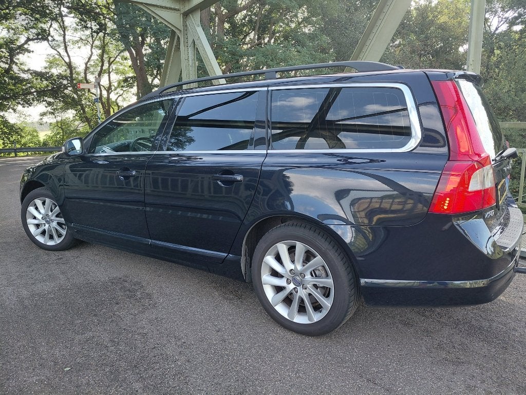 Volvo V70 2.0T Momentum, Auto's, Dealer onderhouden, 1800 kg, Zwart, 4 cilinders