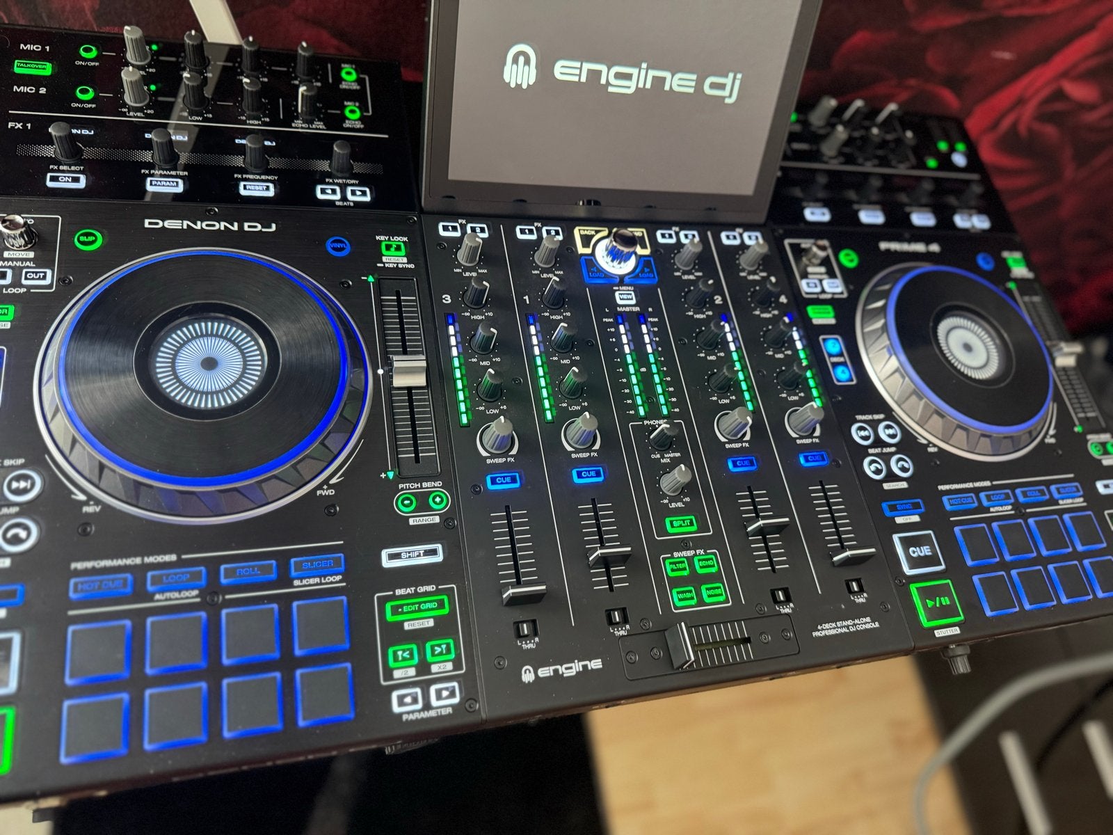 Foto 4 van Complete DJ Set: Denon Prime 4 met 500gb harde schijf