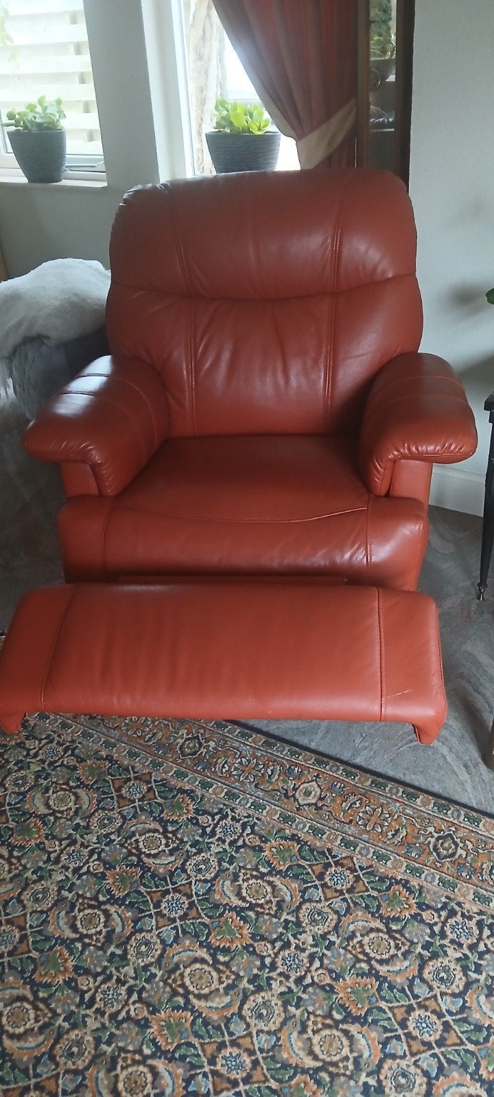 2 Comfortabele leren relaxfauteuil - Oranje/rood, Ophalen, Modern, Comfortabel, Gebruikt, 75 tot 100 cm