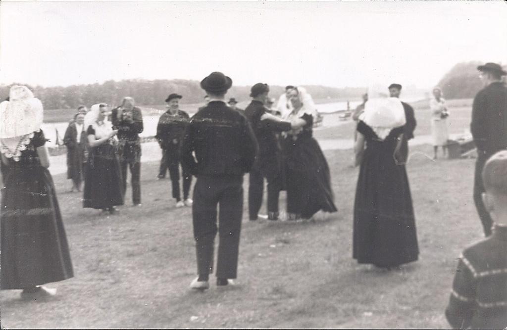 Agfa Fotokaart Walchersche klederdracht Volksdansen, Verzenden, 1960 tot 1980, Ongelopen, Zeeland