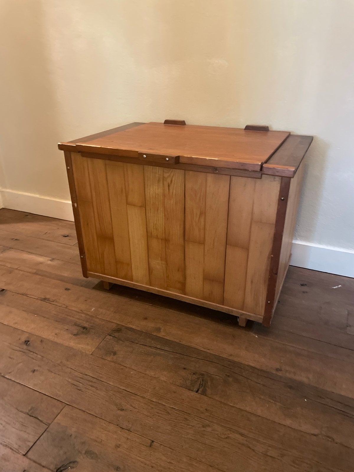 Massieve houten kist speelgoedkist / verkleedkist t.e.a.b, Ophalen, 50 – 75, Gebruikt, 50 tot 100 cm
