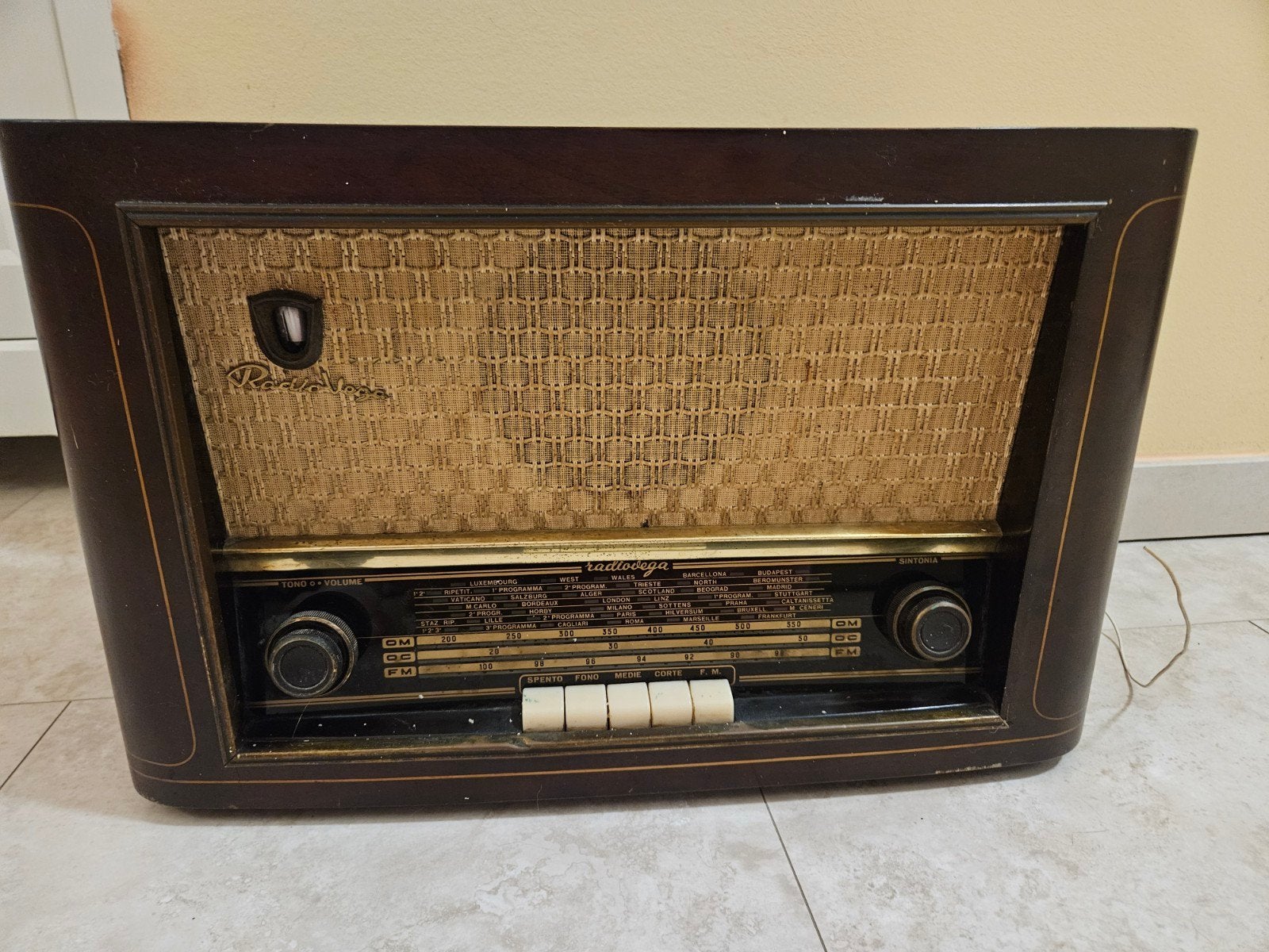 Antieke Radio Vega Televisione uit Italië - Model FM 105, Antiek en Kunst, Ophalen