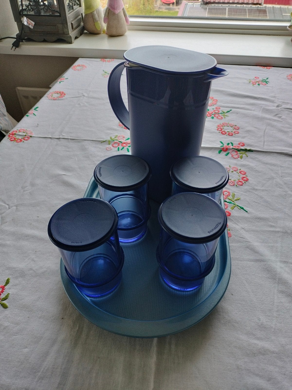 Tupperware kan met 4 bekers en dienblad, blauw, BPA-vrij, Gebruikt, Blauw, Beker of Kan