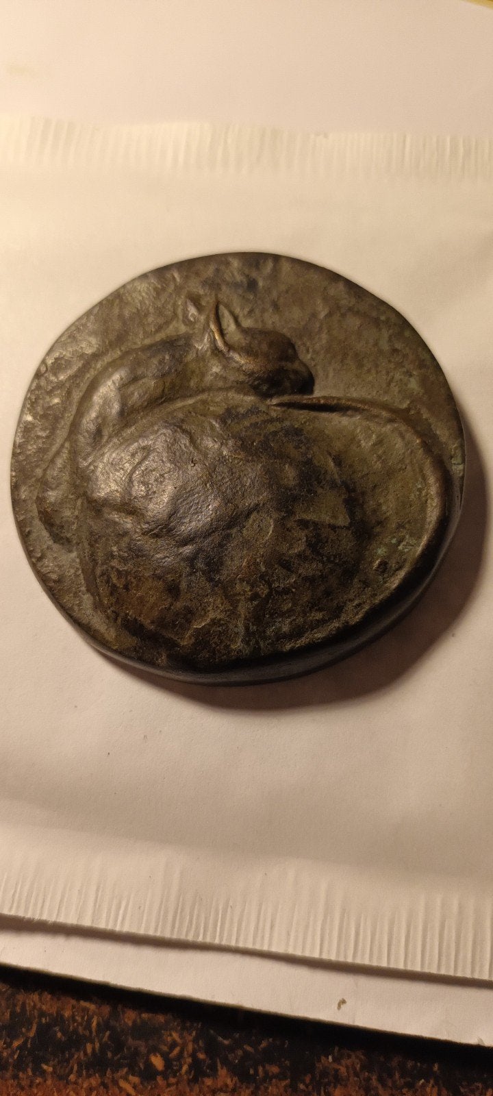 Antieke bronzen plaquette 'Willy the Naughty Cat', Antiek en Kunst, Ophalen of Verzenden