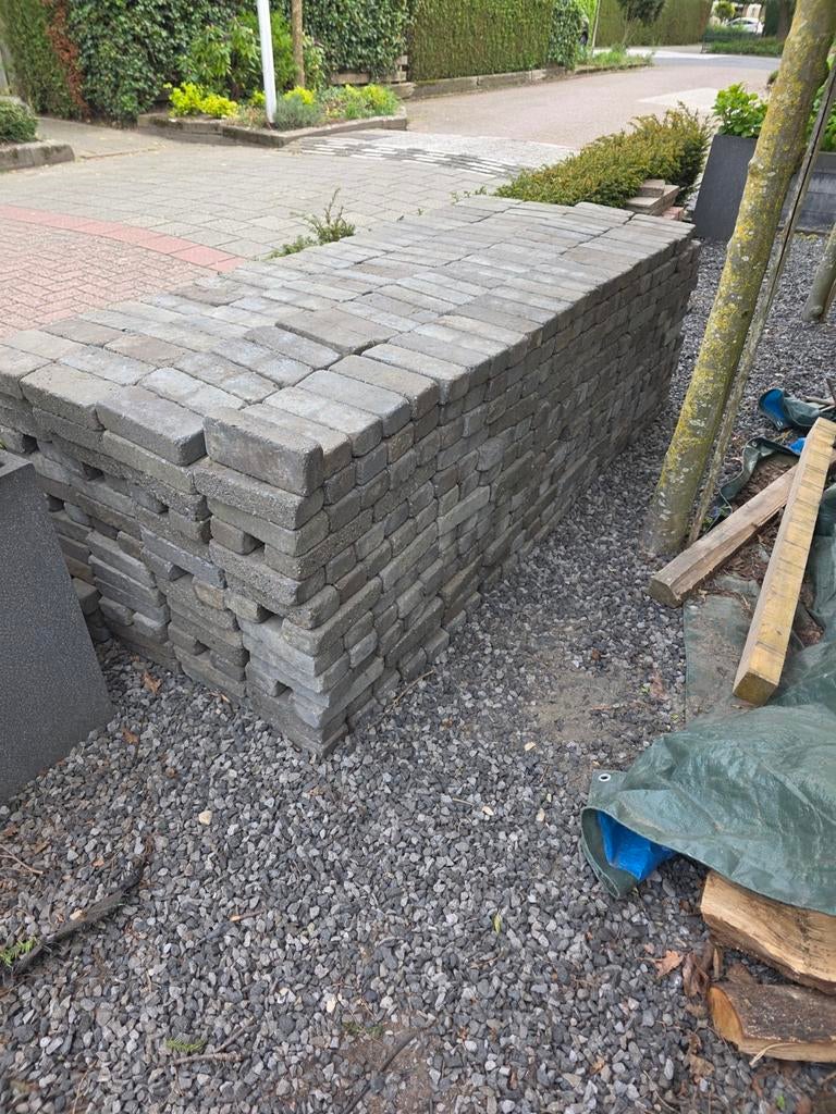 GRATIS Gebruikte betonklinkers voor terras of oprit, Tuin en Terras, Ophalen, Gebruikt, Klinkers, 10 m² of meer