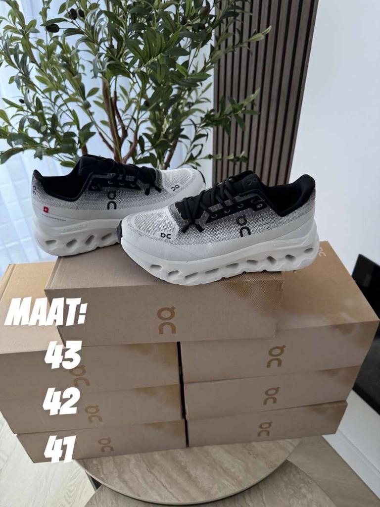On Cloud schoenen, Kleding | Dames, Schoenen, Ophalen of Verzenden, Nieuw, Wit, Sportschoenen