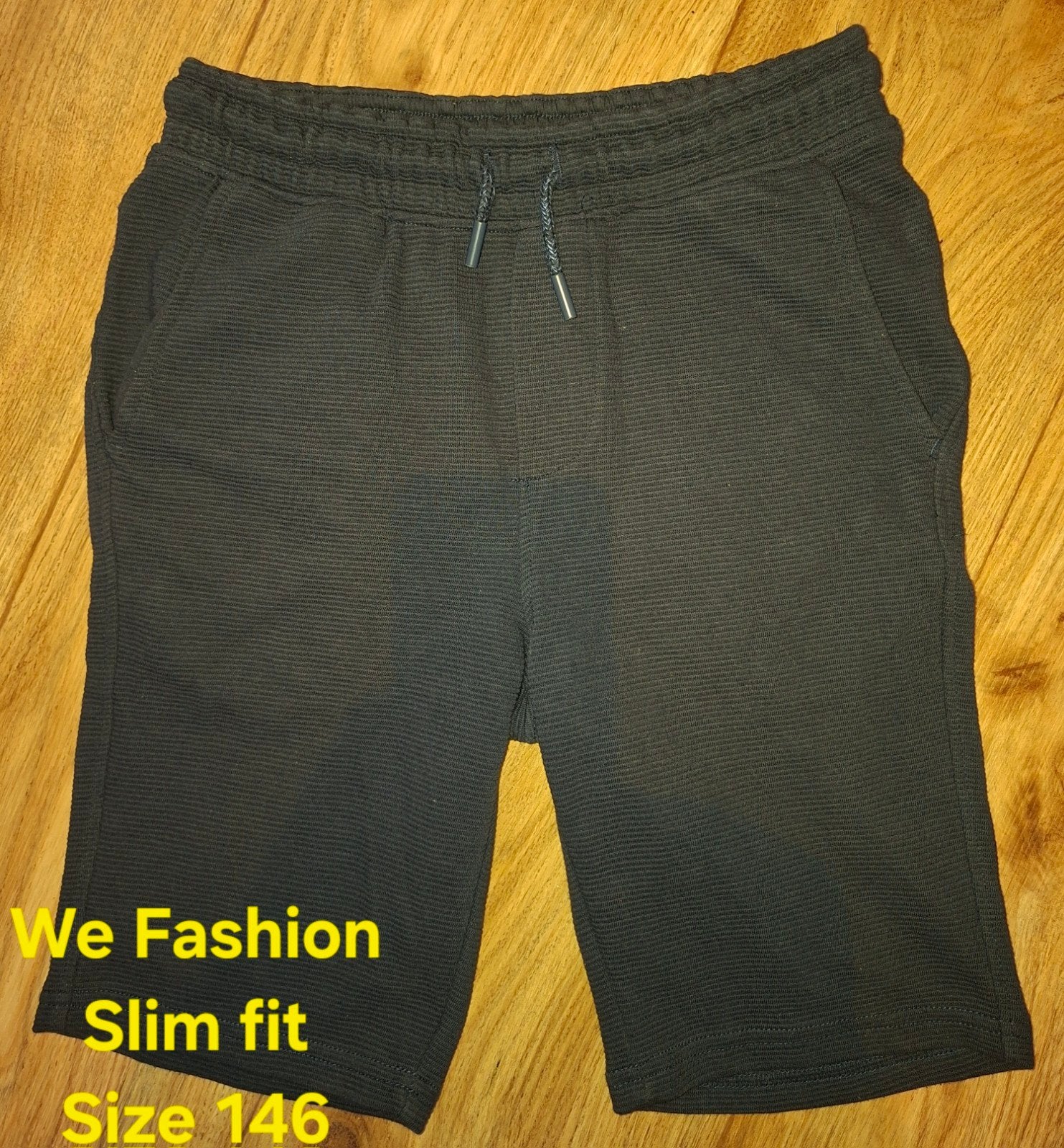 We Fashion Slim Fit Korte Broek Maat 146, Broek, Gebruikt, Jongen of Meisje, Ophalen of Verzenden