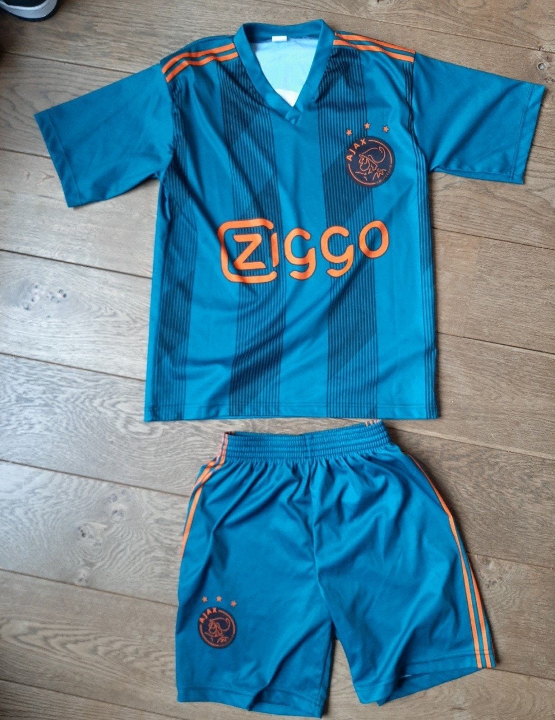 Nieuw Ajax kinder voetbalset: shirt (164) & broekje (158), Maat S, Ophalen of Verzenden, Nieuw, Set