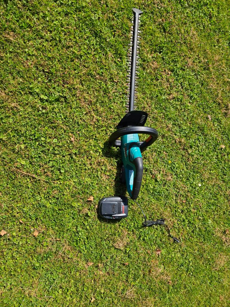 Bosch AHS 50-20 LI Heggenschaar met Accu en Lader, Tuin en Terras, Heggenscharen, Accu, Ophalen of Verzenden