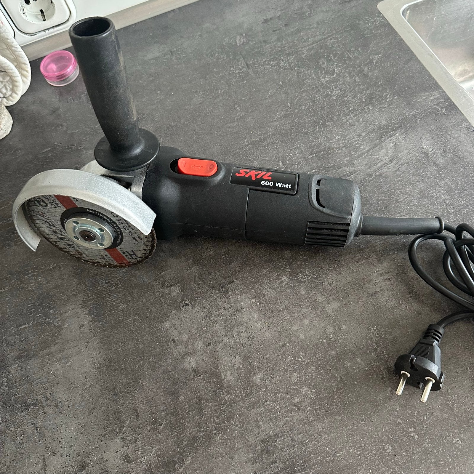 Skil 600 Watt Haakse Slijpmachine - Gebruikt, Doe-het-zelf en Verbouw, Ophalen of Verzenden, Gebruikt, Minder dan 700 watt, Haakse handslijpmachine