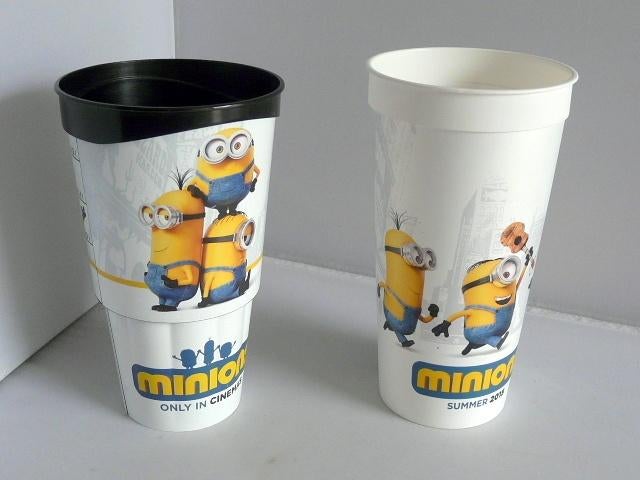 bekers Minions ca. 16 cm, Ophalen of Verzenden, Zo goed als nieuw, Overige stijlen, Kop(pen) en/of Schotel(s)