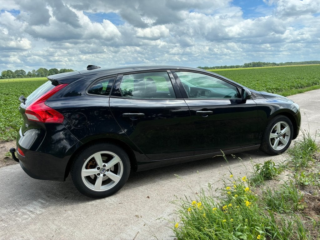 Volvo V40 1.6 D2 115PK 2013 Zwart, Auto's, Voorwielaandrijving, Zwart, 4 cilinders, Leder en Stof