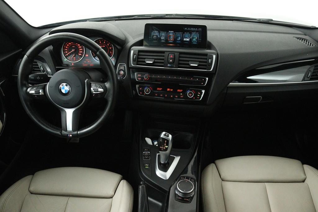 BMW 1-serie 118i High Executive M-Sport Automaat (M-PAKKET,, Gebruikt, Zwart, Bedrijf, 650 kg