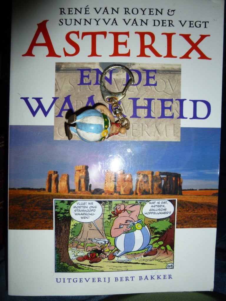 asterix en de waarheid vder vegt obelix sleutelhanger, Eén stripboek, Ophalen of Verzenden, Zo goed als nieuw