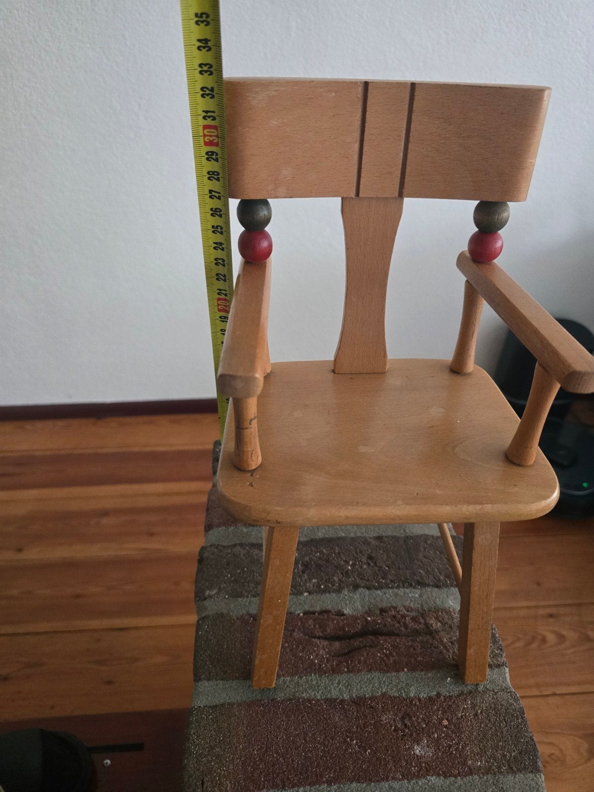 Houten kinderstoel met armleuningen - 16x32 cm, Ophalen of Verzenden, Gebruikt, Jongen of Meisje