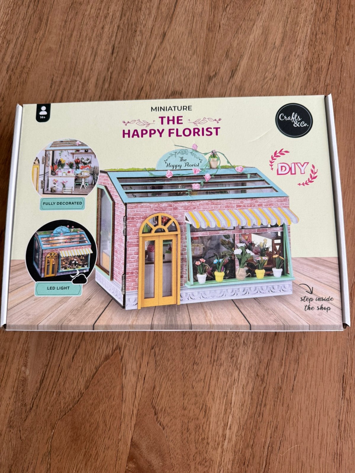The Happy Florist - DIY miniatuur huisje - Crafts & Co, Hobby en Vrije tijd, Knutselen, Ophalen of Verzenden, Nieuw, Gebouwen